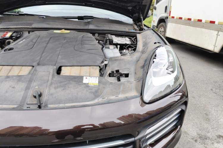 Used Porsche Cayenne E-Hybrid 2022 Cayenne E-Hybrid 2.0T Platinum Edition Engine Bay Left