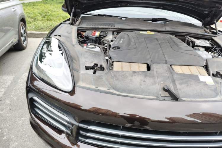 Used Porsche Cayenne E-Hybrid 2022 Cayenne E-Hybrid 2.0T Platinum Edition Engine Bay Right
