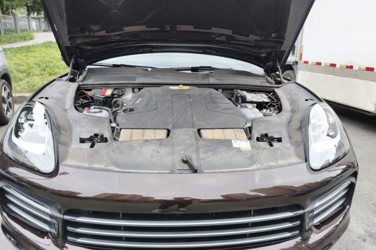 Used Porsche Cayenne E-Hybrid 2022 Cayenne E-Hybrid 2.0T Platinum Edition Engine Bay