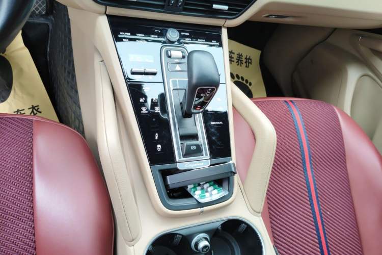 Used Porsche Cayenne E-Hybrid 2022 Cayenne E-Hybrid 2.0T Platinum Edition Gear Lever