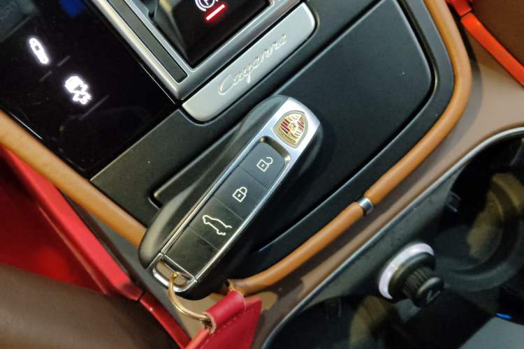 Used Porsche Cayenne E-Hybrid 2022 Cayenne E-Hybrid 2.0T Platinum Edition Interior 1