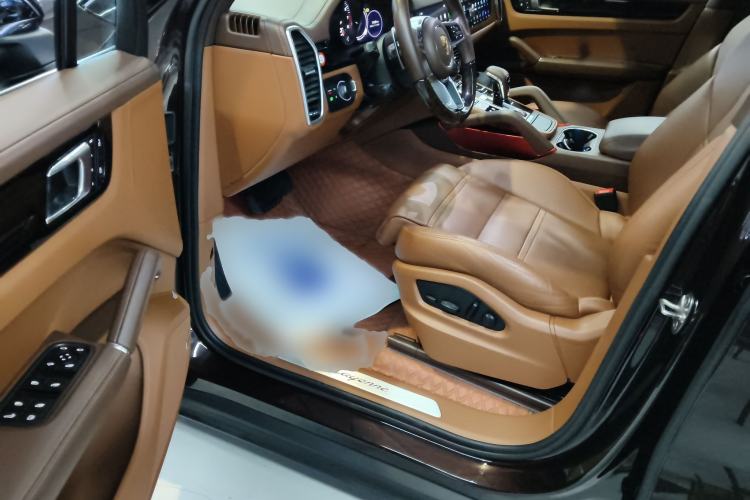 Used Porsche Cayenne E-Hybrid 2022 Cayenne E-Hybrid 2.0T Platinum Edition Interior 3