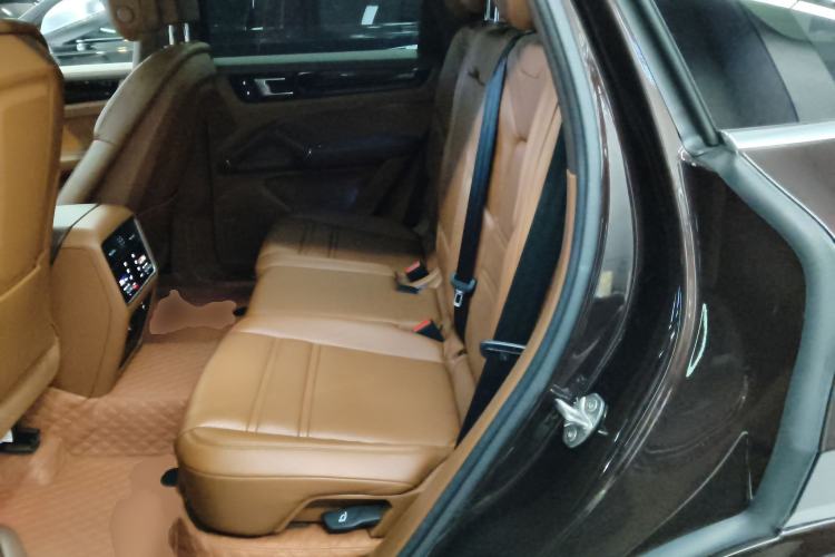 Used Porsche Cayenne E-Hybrid 2022 Cayenne E-Hybrid 2.0T Platinum Edition Interior 4