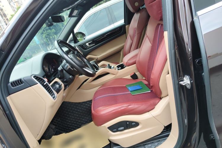 Used Porsche Cayenne E-Hybrid 2022 Cayenne E-Hybrid 2.0T Platinum Edition Left Front Seat