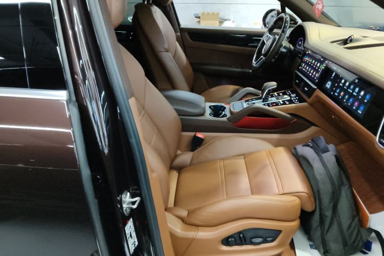 Used Porsche Cayenne E-Hybrid 2022 Cayenne E-Hybrid 2.0T Platinum Edition Right Front Seat