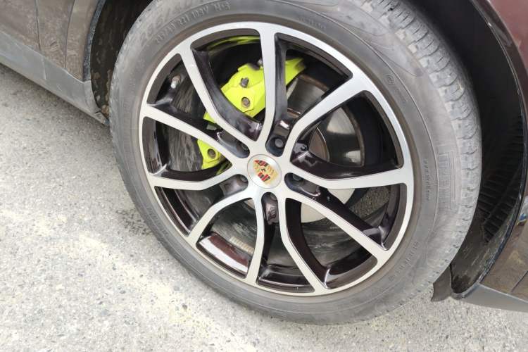 Used Porsche Cayenne E-Hybrid 2022 Cayenne E-Hybrid 2.0T Platinum Edition Right Front Wheel Hub