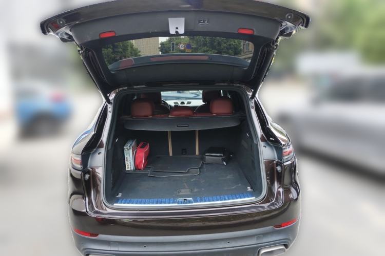 Used Porsche Cayenne E-Hybrid 2022 Cayenne E-Hybrid 2.0T Platinum Edition Trunk