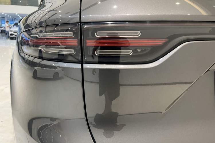 Used Porsche Cayenne E-Hybrid 2022 Cayenne E-Hybrid 2.0T Platinum Edition Exterior 7