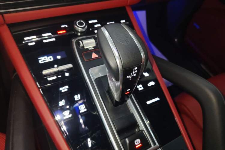 Used Porsche Cayenne E-Hybrid 2022 Cayenne E-Hybrid 2.0T Platinum Edition Gear Lever