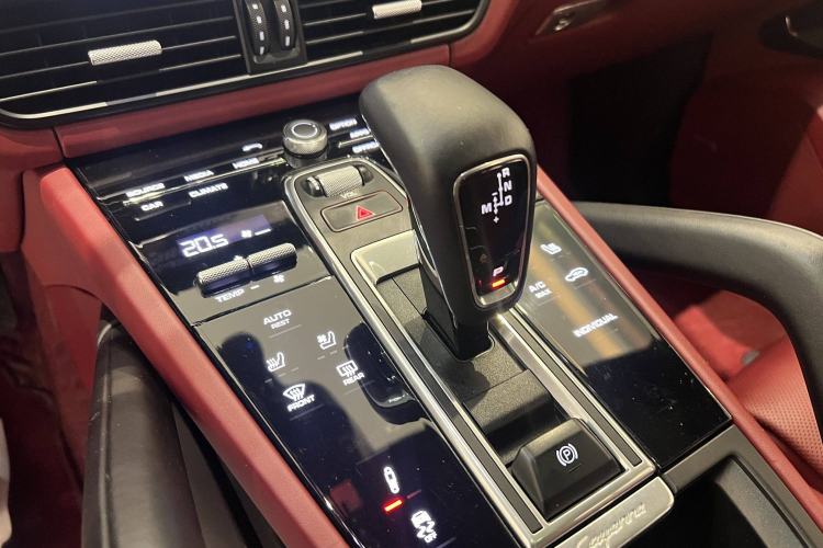 Used Porsche Cayenne E-Hybrid 2022 Cayenne E-Hybrid 2.0T Platinum Edition Interior 4