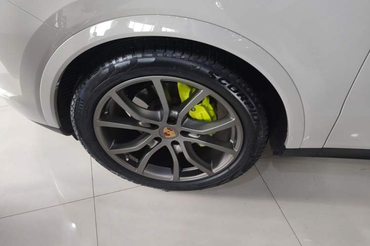 Used Porsche Cayenne E-Hybrid 2022 Cayenne E-Hybrid 2.0T Platinum Edition Left Front Wheel Hub