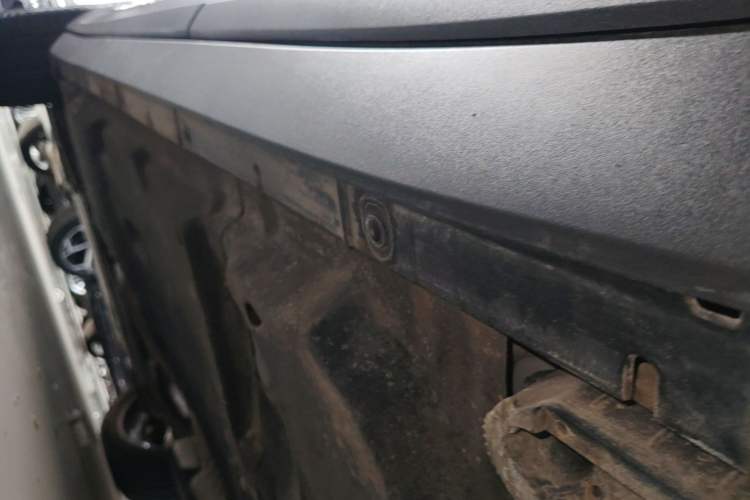 Used Porsche Cayenne E-Hybrid 2022 Cayenne E-Hybrid 2.0T Platinum Edition Left Side Sill