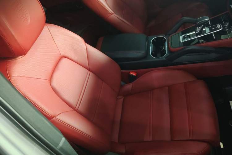 Used Porsche Cayenne E-Hybrid 2022 Cayenne E-Hybrid 2.0T Platinum Edition Right Front Seat