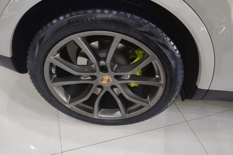 Used Porsche Cayenne E-Hybrid 2022 Cayenne E-Hybrid 2.0T Platinum Edition Right Rear Wheel Hub
