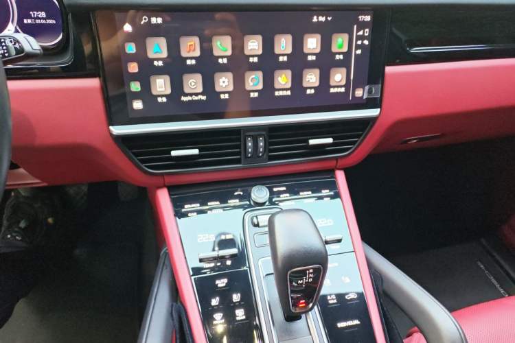 Used Porsche Cayenne E-Hybrid 2022 Cayenne E-Hybrid 2.0T Platinum Edition Audio And AC Panel