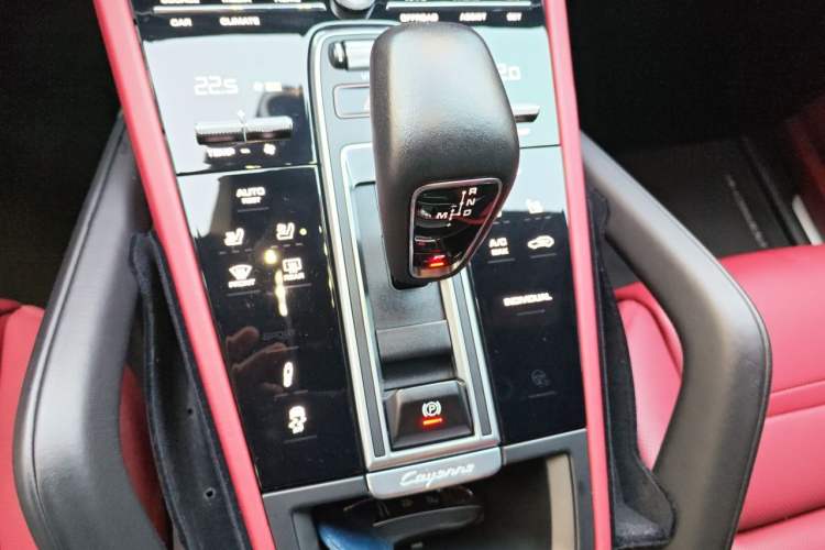 Used Porsche Cayenne E-Hybrid 2022 Cayenne E-Hybrid 2.0T Platinum Edition Gear Lever