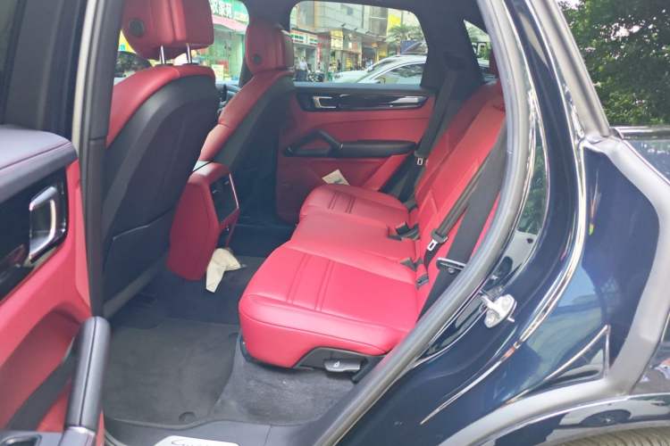 Used Porsche Cayenne E-Hybrid 2022 Cayenne E-Hybrid 2.0T Platinum Edition Left Rear Seat