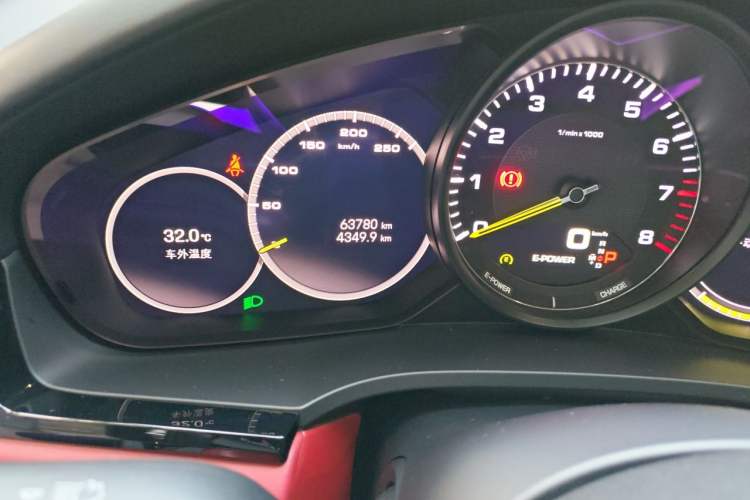 Used Porsche Cayenne E-Hybrid 2022 Cayenne E-Hybrid 2.0T Platinum Edition Odometer Close Up