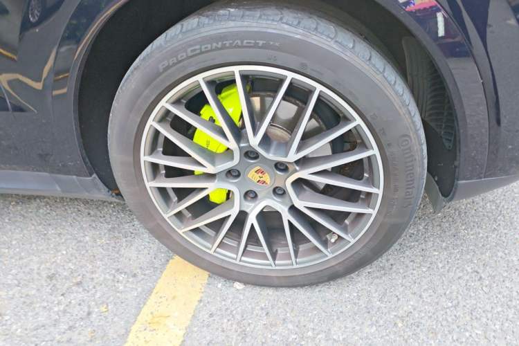 Used Porsche Cayenne E-Hybrid 2022 Cayenne E-Hybrid 2.0T Platinum Edition Right Front Wheel Hub