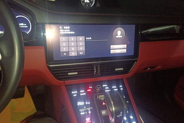 Used Porsche Cayenne E-Hybrid  Audio And AC Panel