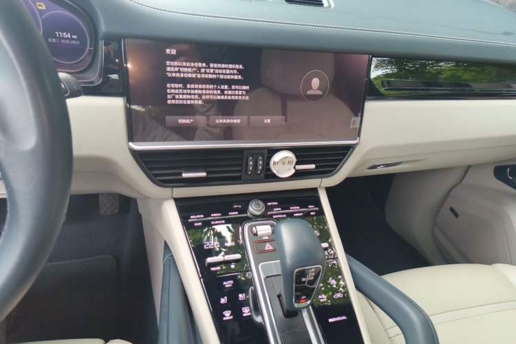 Used Porsche Cayenne E-Hybrid 2022 Cayenne E-Hybrid 2.0T Platinum Edition Audio And AC Panel