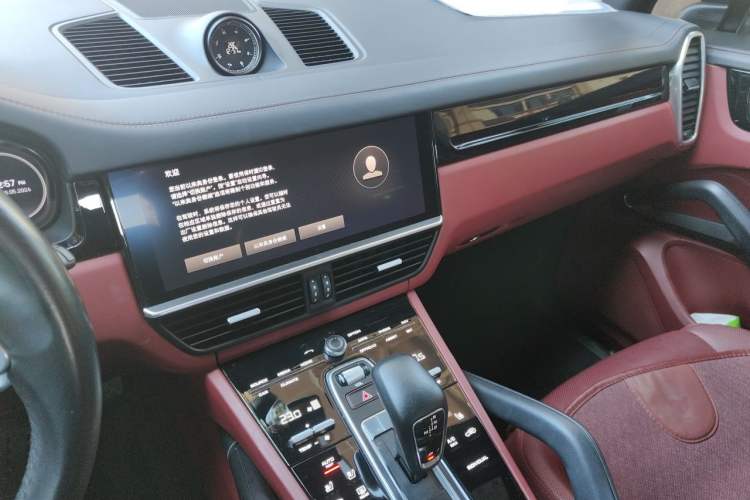 Used Porsche Cayenne E-Hybrid 2022 Cayenne E-Hybrid 2.0T Platinum Edition Audio And AC Panel