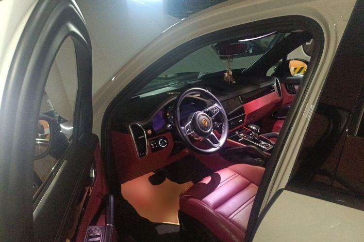 Used Porsche Cayenne E-Hybrid  Driver Seat