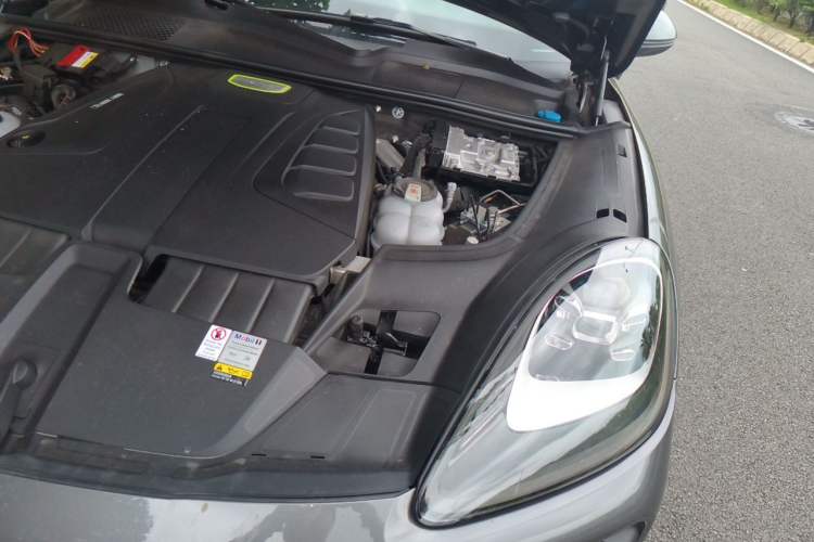 Used Porsche Cayenne E-Hybrid 2022 Cayenne E-Hybrid 2.0T Platinum Edition Engine Bay Left
