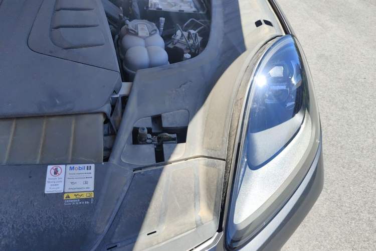 Used Porsche Cayenne E-Hybrid 2022 Cayenne E-Hybrid 2.0T Platinum Edition Engine Bay Left