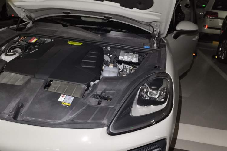 Used Porsche Cayenne E-Hybrid 2022 Cayenne E-Hybrid 2.0T Platinum Edition Engine Bay Left
