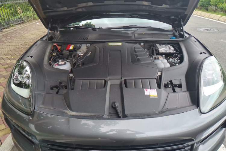 Used Porsche Cayenne E-Hybrid 2022 Cayenne E-Hybrid 2.0T Platinum Edition Engine Bay