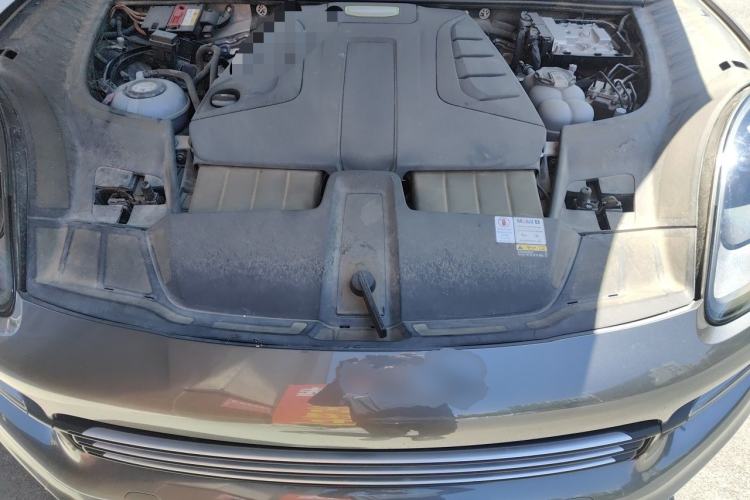 Used Porsche Cayenne E-Hybrid 2022 Cayenne E-Hybrid 2.0T Platinum Edition Engine Bay