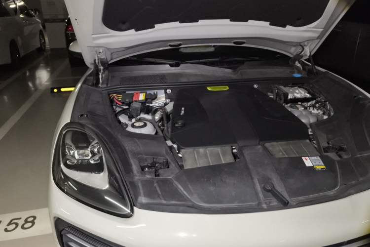 Used Porsche Cayenne E-Hybrid 2022 Cayenne E-Hybrid 2.0T Platinum Edition Engine Bay Right