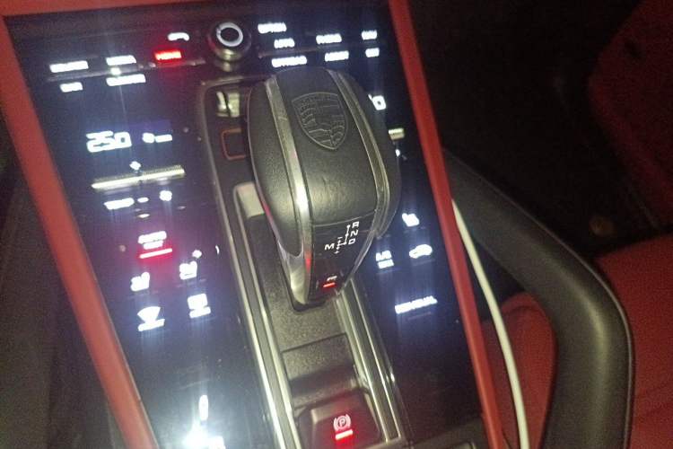 Used Porsche Cayenne E-Hybrid  Gear Lever