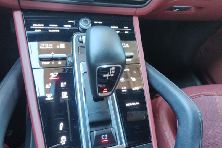 Used Porsche Cayenne E-Hybrid 2022 Cayenne E-Hybrid 2.0T Platinum Edition Gear Lever