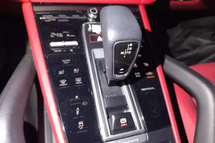 Used Porsche Cayenne E-Hybrid 2022 Cayenne E-Hybrid 2.0T Platinum Edition Gear Lever