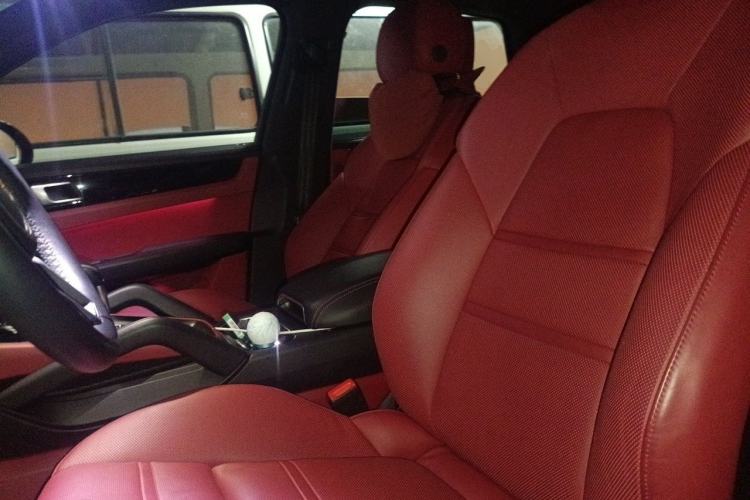 Used Porsche Cayenne E-Hybrid  Left Front Seat