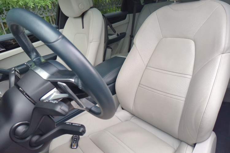 Used Porsche Cayenne E-Hybrid 2022 Cayenne E-Hybrid 2.0T Platinum Edition Left Front Seat