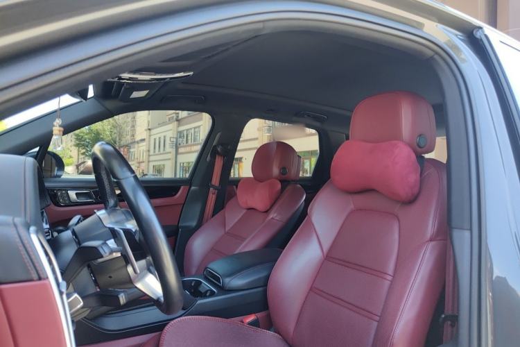 Used Porsche Cayenne E-Hybrid 2022 Cayenne E-Hybrid 2.0T Platinum Edition Left Front Seat