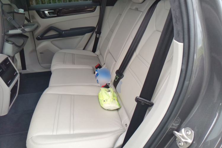 Used Porsche Cayenne E-Hybrid 2022 Cayenne E-Hybrid 2.0T Platinum Edition Left Rear Seat