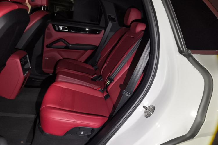 Used Porsche Cayenne E-Hybrid 2022 Cayenne E-Hybrid 2.0T Platinum Edition Left Rear Seat