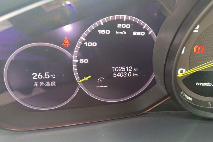 Used Porsche Cayenne E-Hybrid 2022 Cayenne E-Hybrid 2.0T Platinum Edition Odometer Close Up