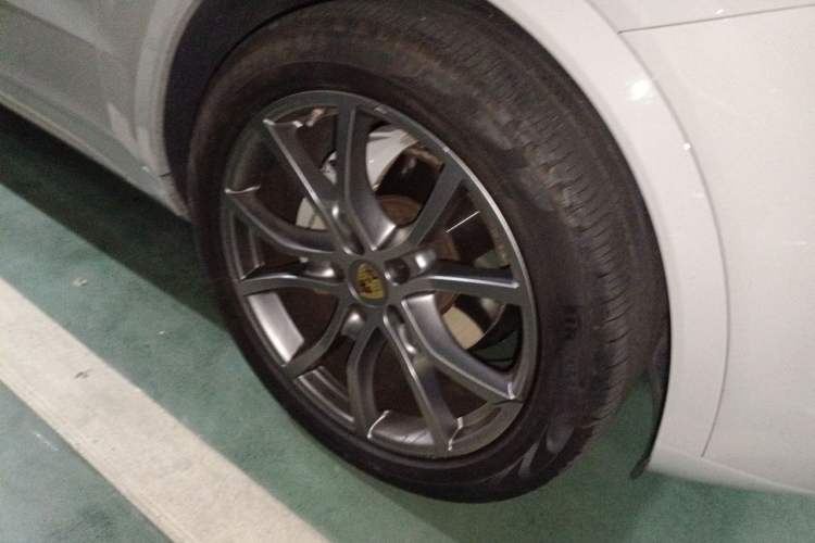 Used Porsche Cayenne E-Hybrid  Right Front Wheel Hub
