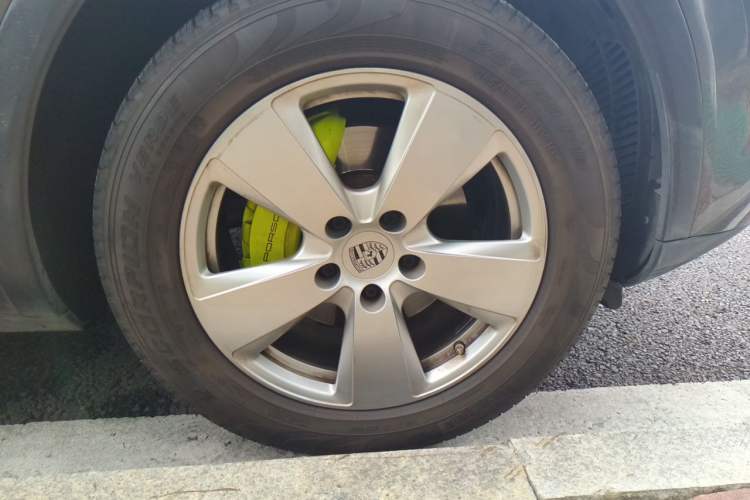 Used Porsche Cayenne E-Hybrid 2022 Cayenne E-Hybrid 2.0T Platinum Edition Right Front Wheel Hub