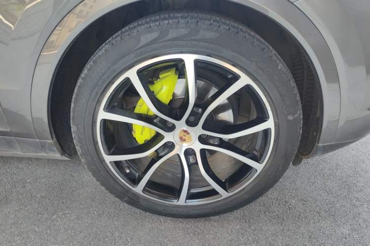 Used Porsche Cayenne E-Hybrid 2022 Cayenne E-Hybrid 2.0T Platinum Edition Right Front Wheel Hub