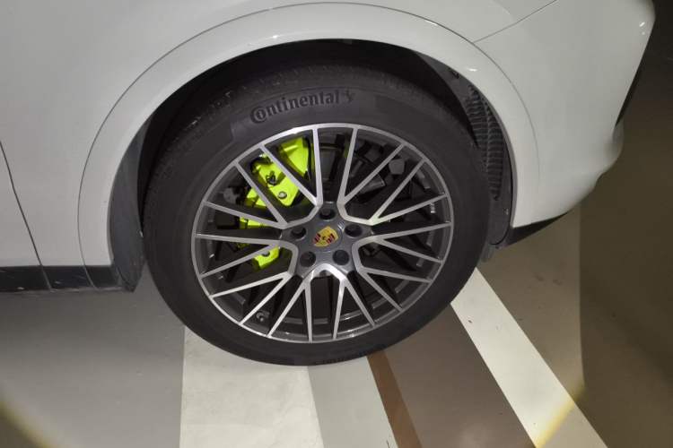 Used Porsche Cayenne E-Hybrid 2022 Cayenne E-Hybrid 2.0T Platinum Edition Right Front Wheel Hub