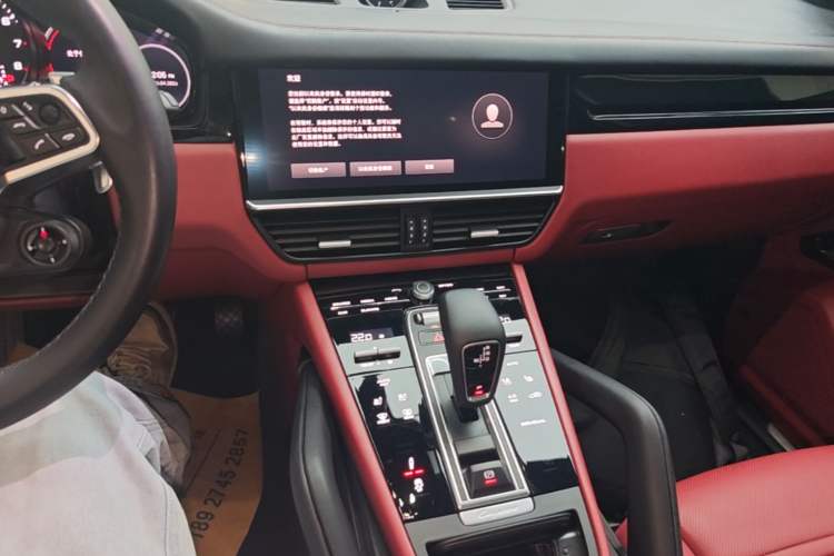 Used Porsche Cayenne E-Hybrid 2022 Cayenne E-Hybrid 2.0T Platinum Edition Audio And AC Panel