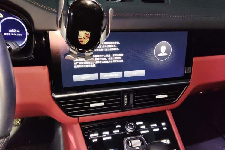 Used Porsche Cayenne E-Hybrid 2022 Cayenne E-Hybrid 2.0T Platinum Edition Audio And AC Panel