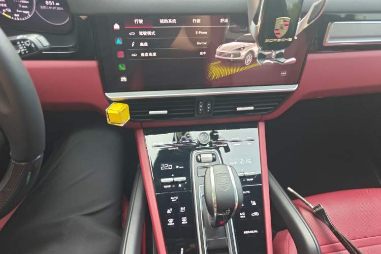 Used Porsche Cayenne E-Hybrid 2022 Cayenne E-Hybrid 2.0T Platinum Edition Audio And AC Panel