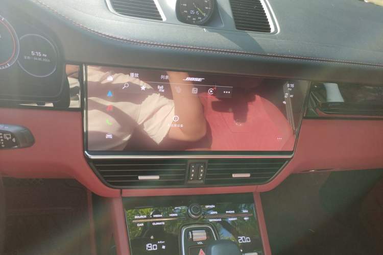 Used Porsche Cayenne E-Hybrid 2022 Cayenne E-Hybrid 2.0T Platinum Edition Audio And AC Panel